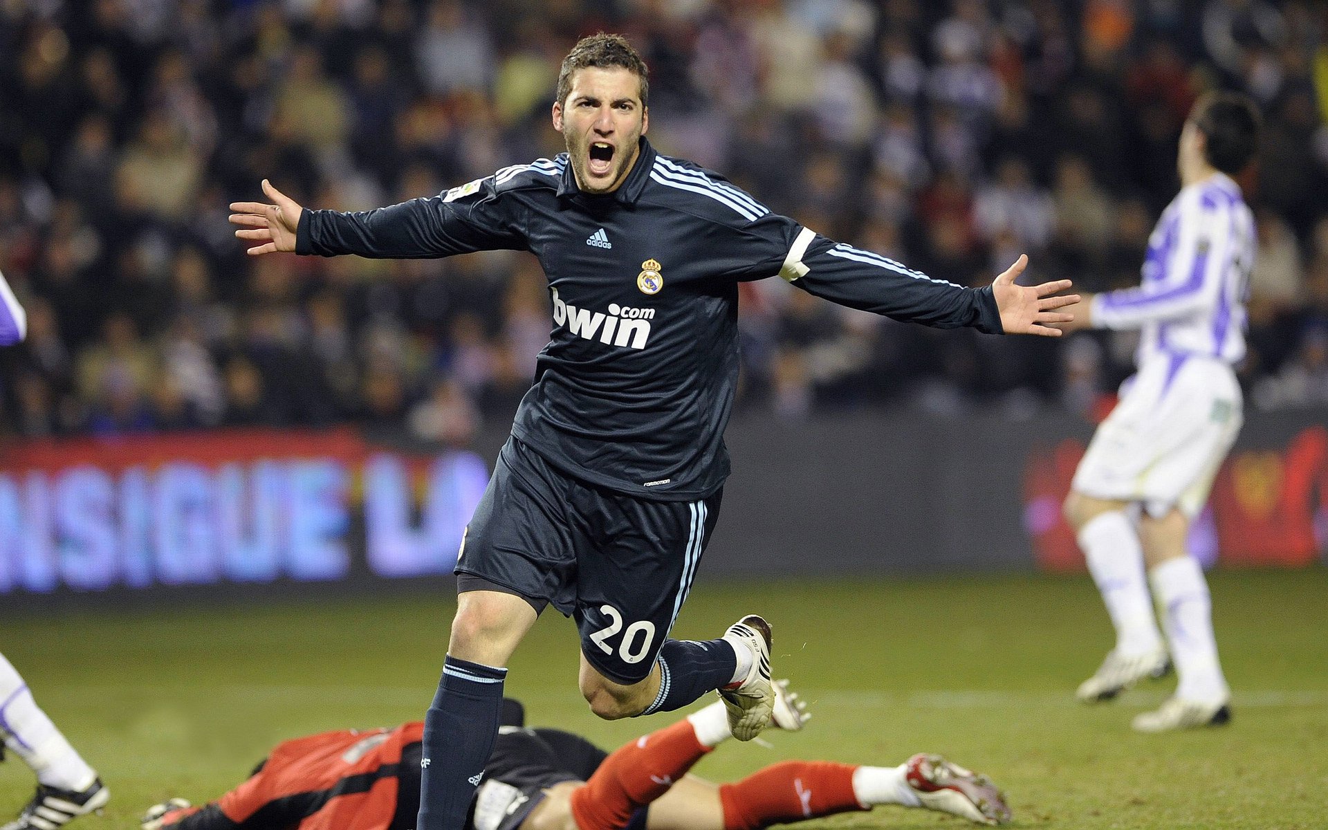 穆古鲁扎新星赛况扑朔迷离表现惊艳，美国队未来可期！